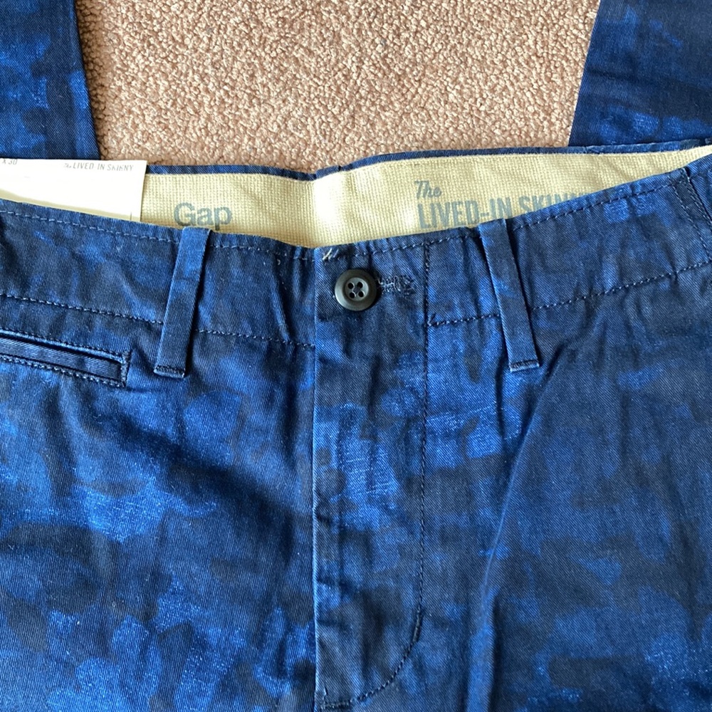 GAP Men's Blue Camouflage Chino Pants - Picture 5 of 5